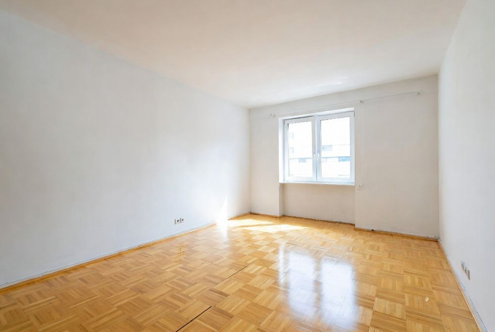 Ten sam salon po sprzątaniu poremontowym — czysto, gotowe do wprowadzenia